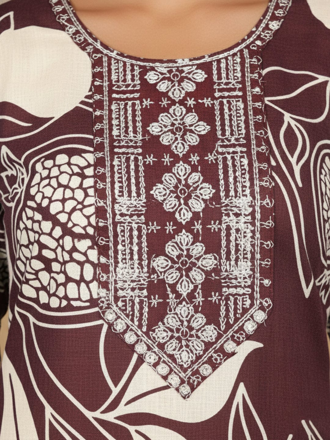 KSUT Women Round Neck Bold Print Kurta Set