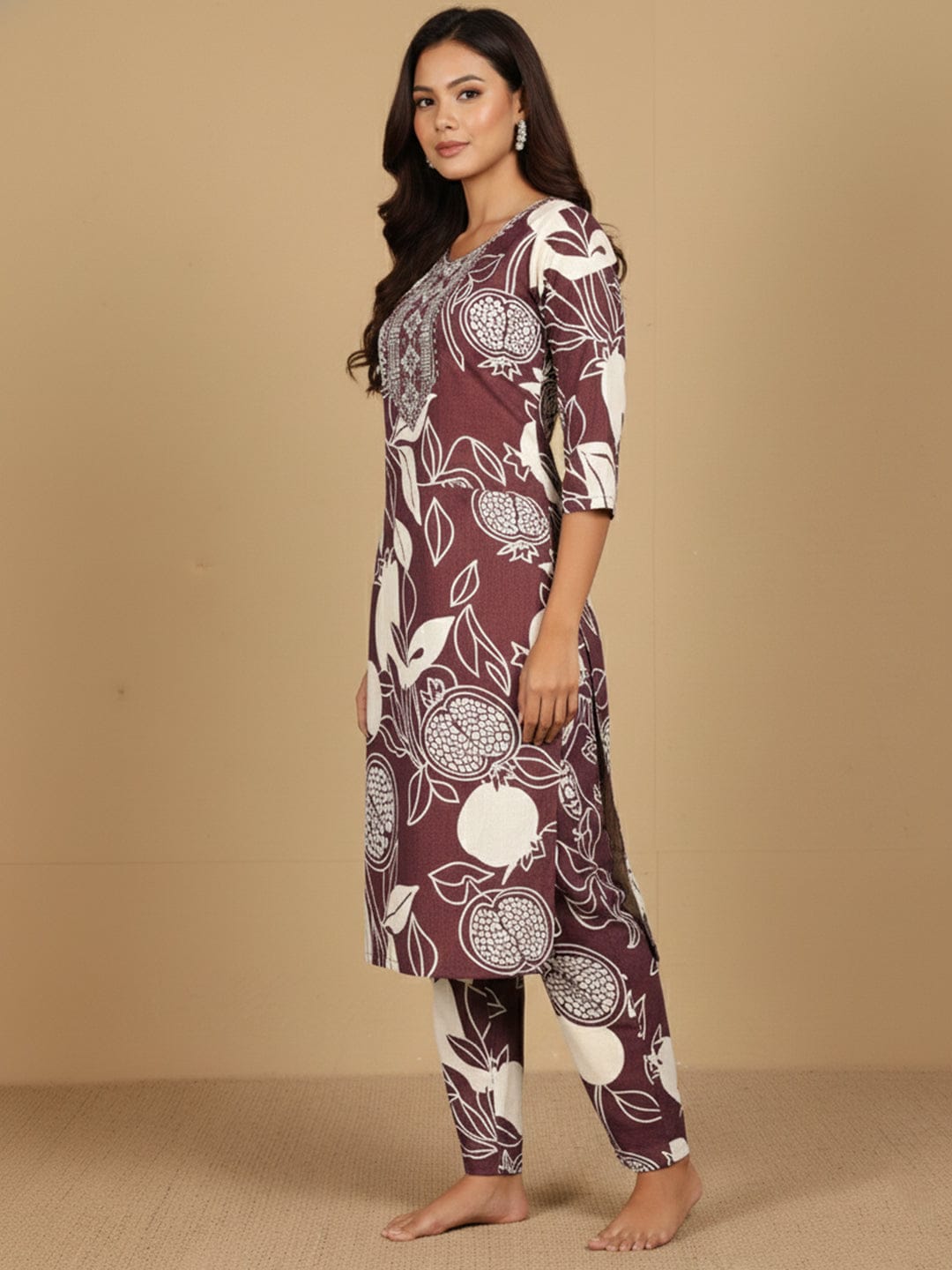 KSUT Women Round Neck Bold Print Kurta Set