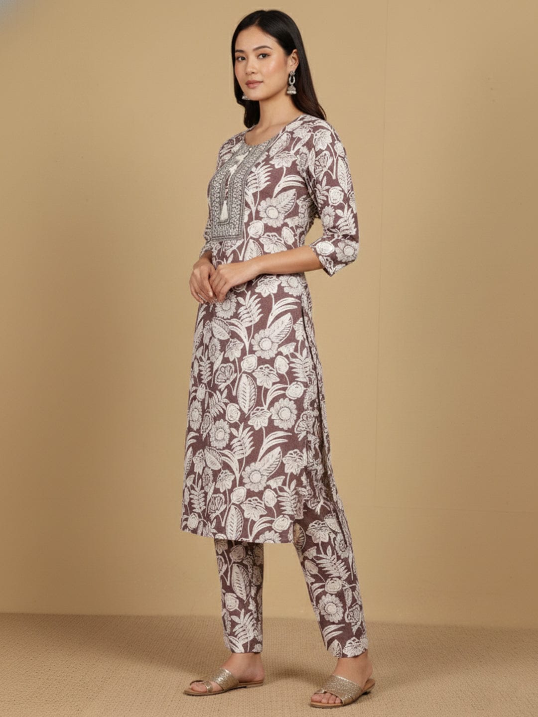 KSUT Women Thread Embroidered Yoke Floral Printed Kurta With Trouser