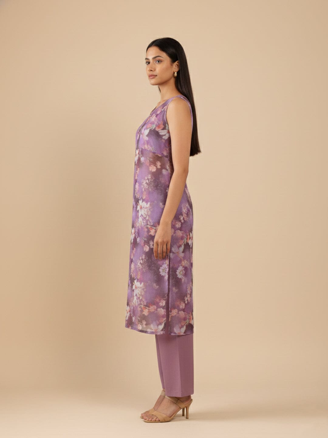KSUT Women Floral Printed Sleeveless Straight Kurta Paired With Tonal Bottom