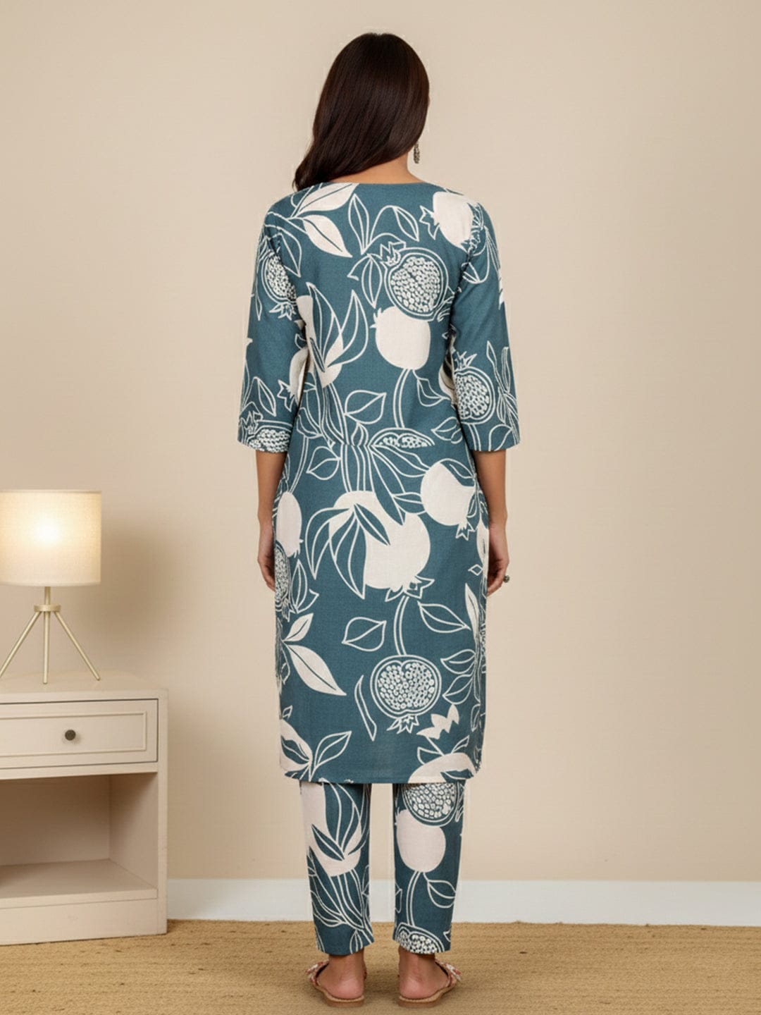 KSUT Women Round Neck Bold Print Kurta Set