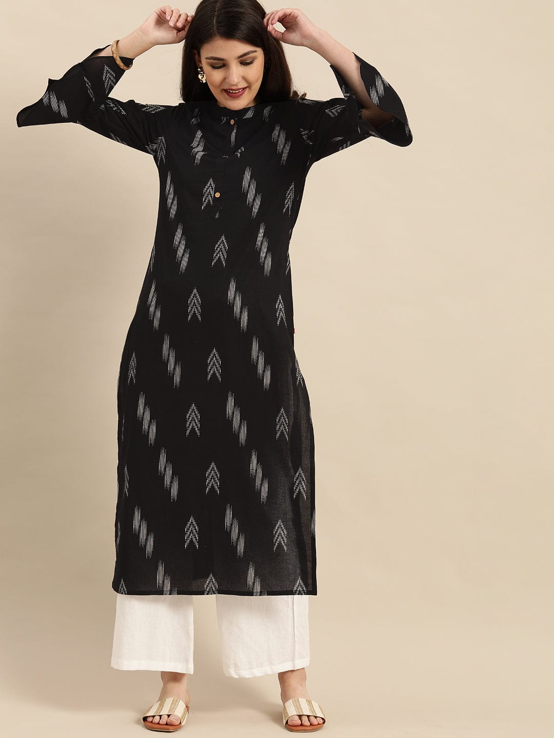 The Kurti Collection Women Black And White Abstract Printed Straight Kurta With Bell Sleeves