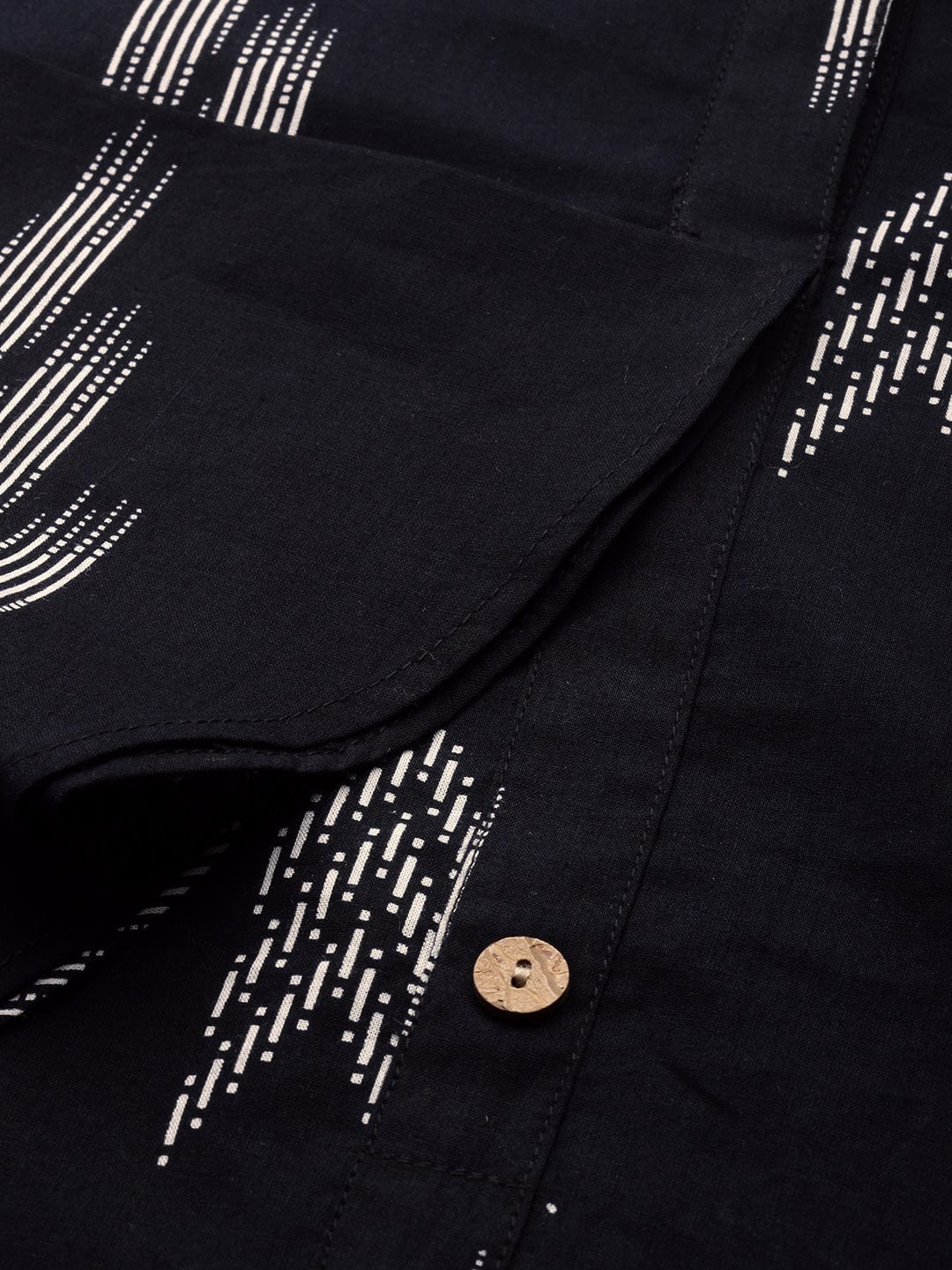 The Kurti Collection Women Black And White Abstract Printed Straight Kurta With Bell Sleeves