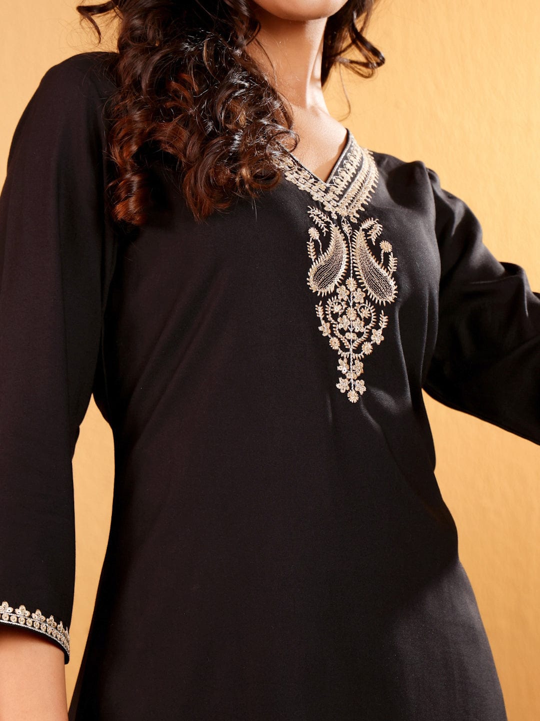 The Kurti Collection Women Black Zari & Sequin Embroidered Straight Kurta