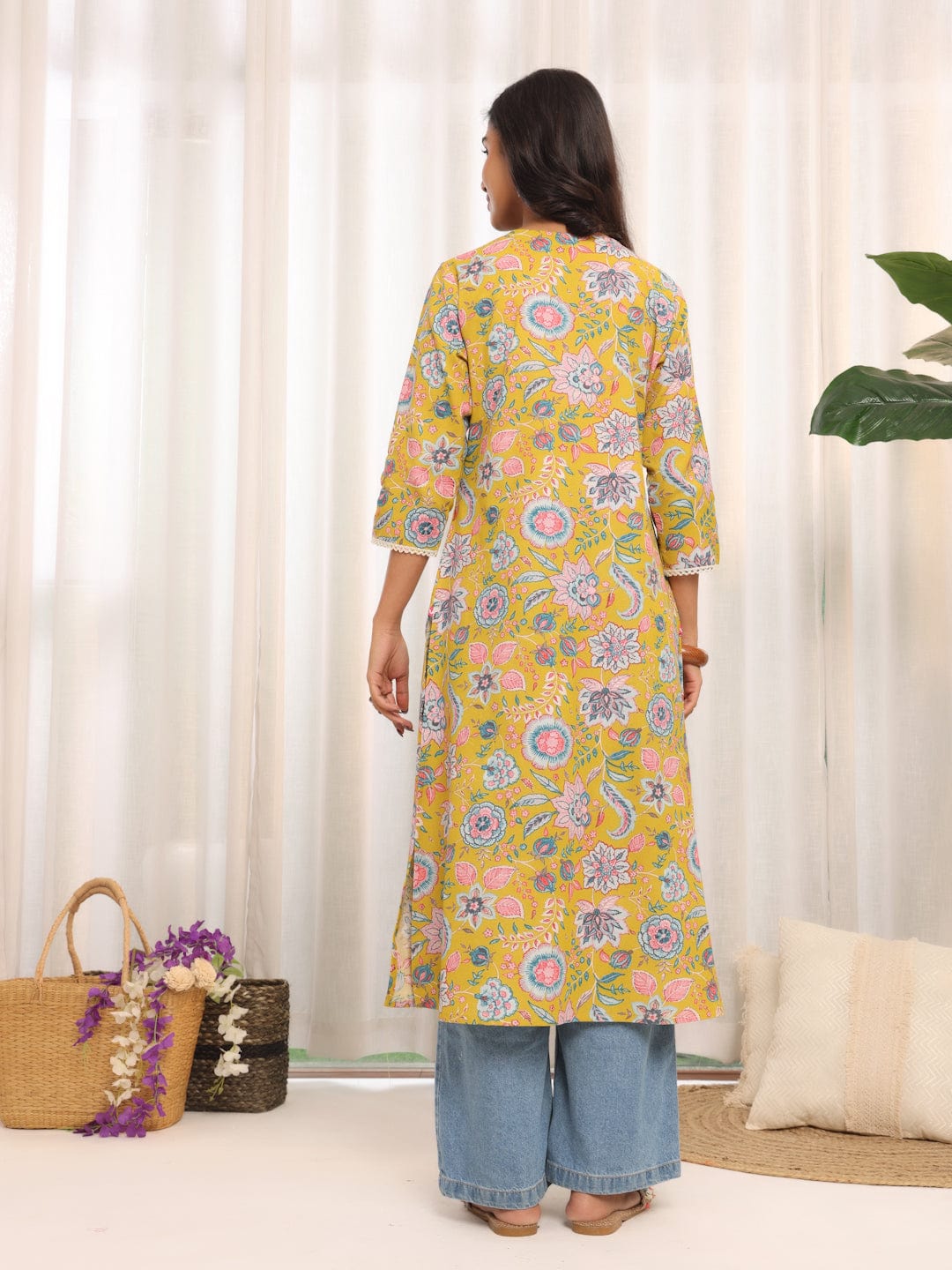 The Kurti Collection Women V Neck Floral Printed Kurta