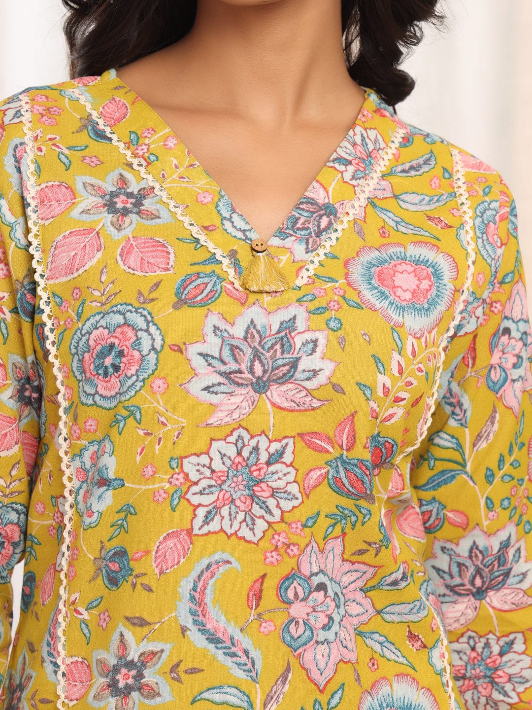 The Kurti Collection Women V Neck Floral Printed Kurta