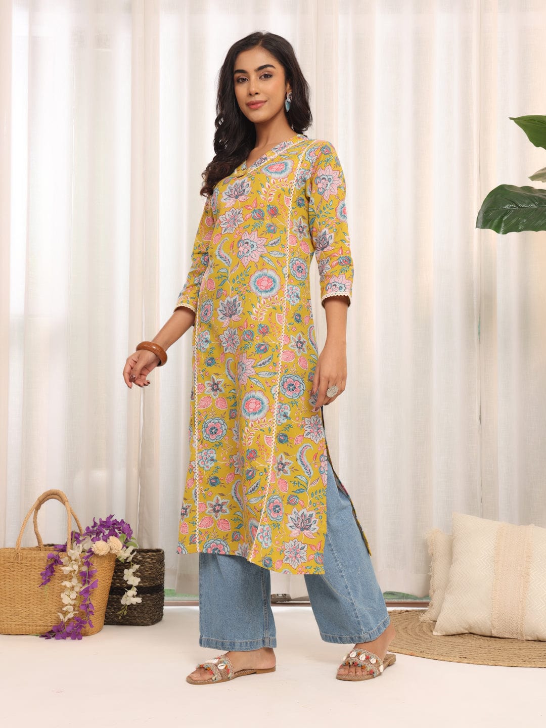 The Kurti Collection Women V Neck Floral Printed Kurta