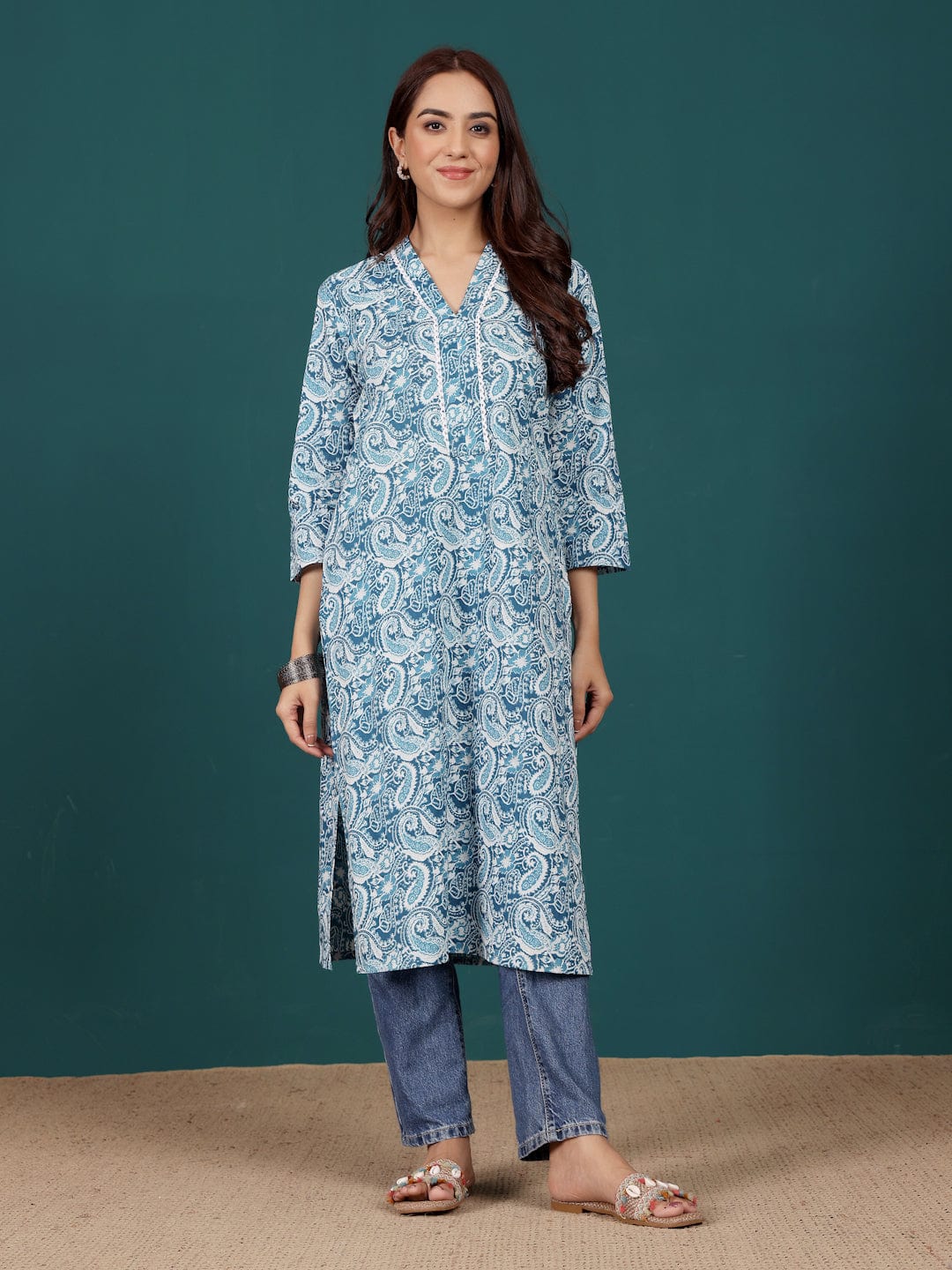 The Kurti Collection Women Paisely Printed V Neck Straight Kurta