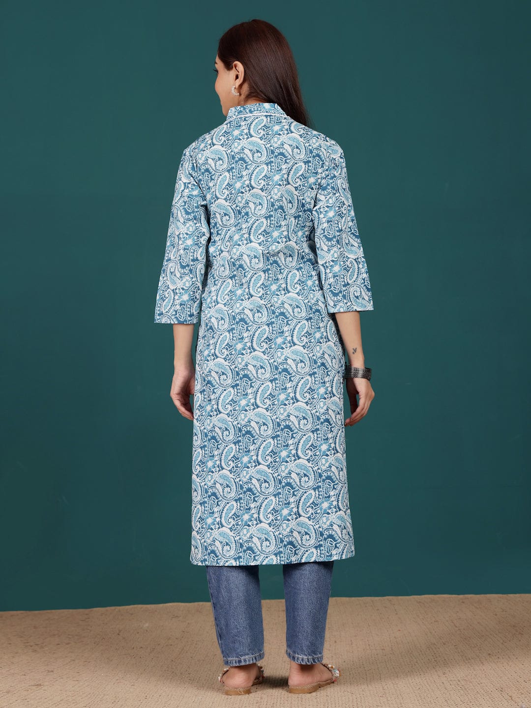 The Kurti Collection Women Paisely Printed V Neck Straight Kurta