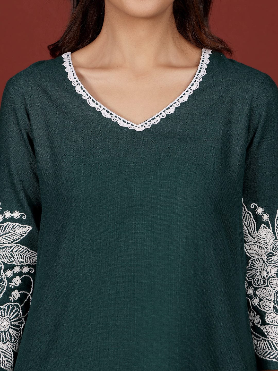 The Kurti Collection Women Floral Motif Thread Embroidered Straight Fit Kurta