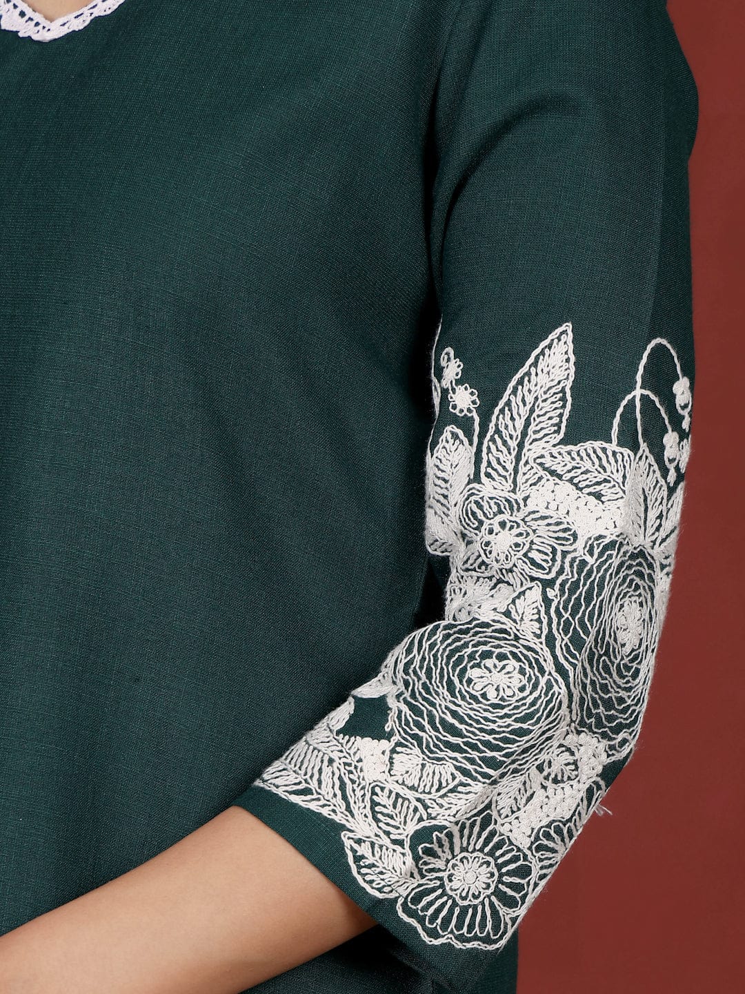 The Kurti Collection Women Floral Motif Thread Embroidered Straight Fit Kurta