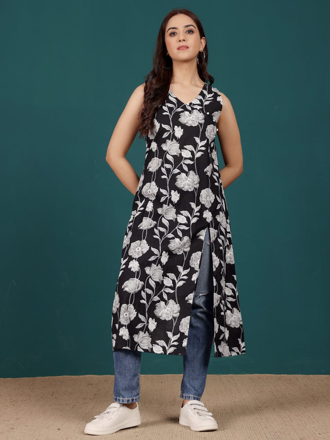 The Kurti Collection Women Floral Printed V Neck Front Slit Kurta