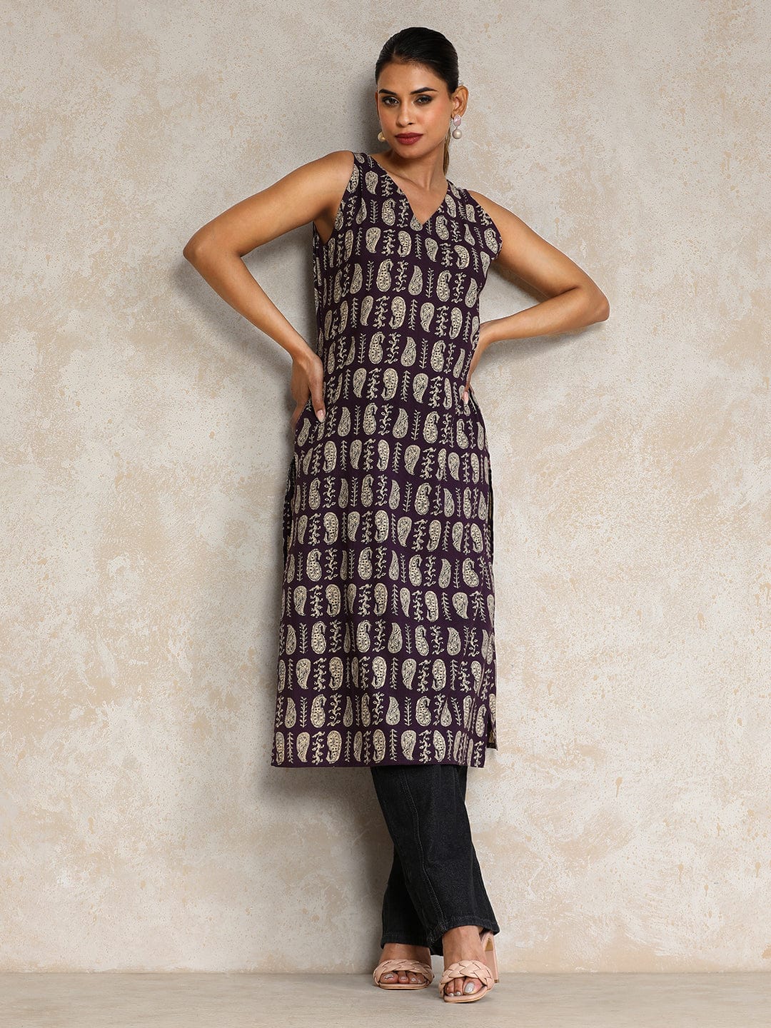 The Kurti Collection Women Paisley Printed V Neck sleeveless Kurta