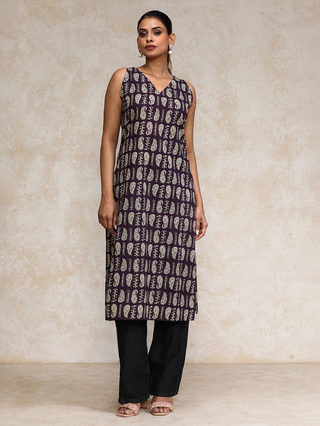 The Kurti Collection Women Paisley Printed V Neck sleeveless Kurta