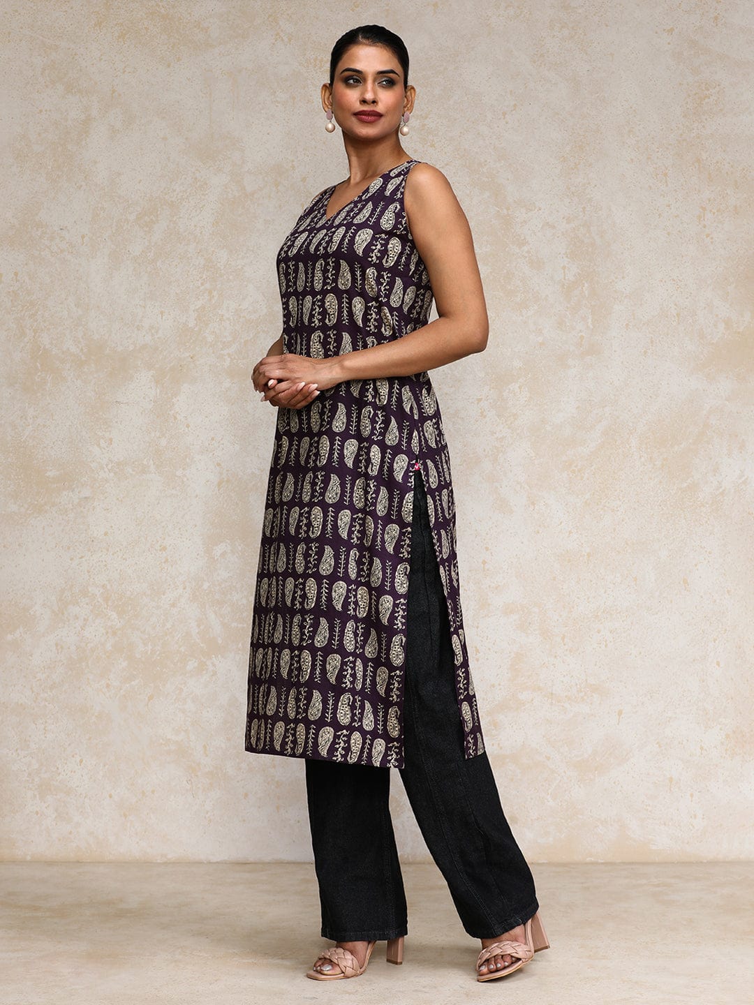 The Kurti Collection Women Paisley Printed V Neck sleeveless Kurta