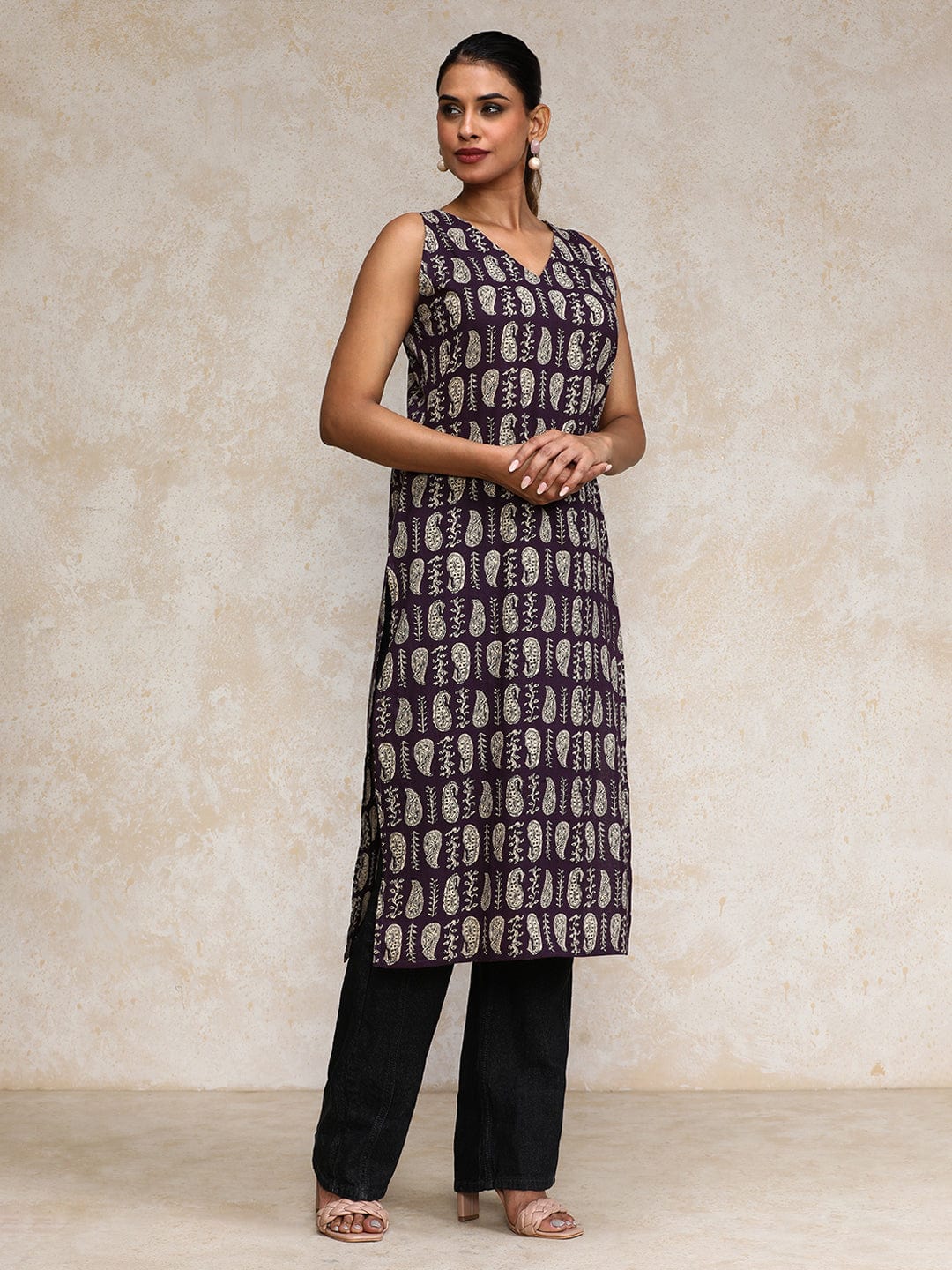 The Kurti Collection Women Paisley Printed V Neck sleeveless Kurta