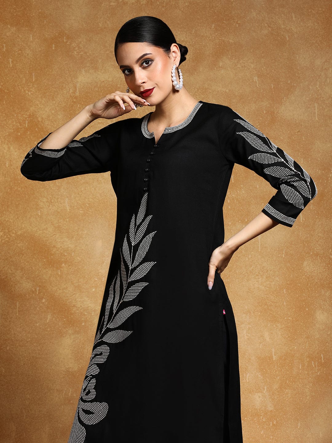 The Kurti Collection Women Thread Embroidered Floral Motif Kurta