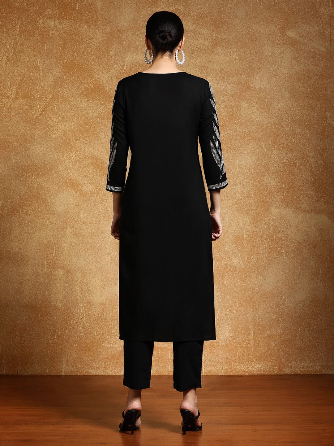 The Kurti Collection Women Thread Embroidered Floral Motif Kurta