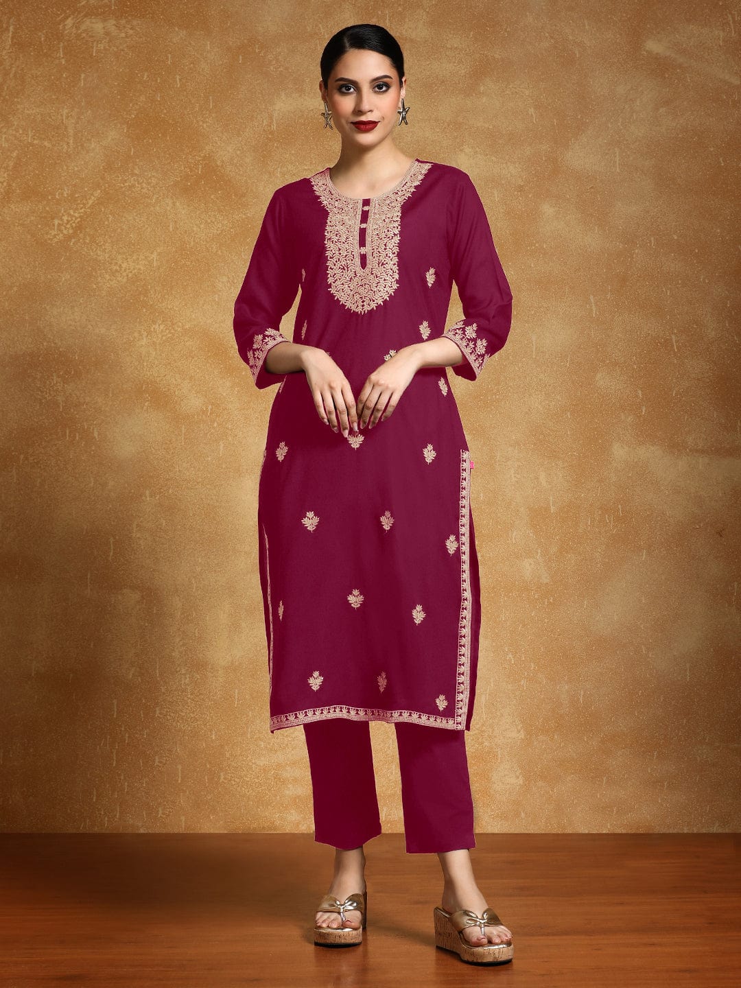 The Kurti Collection Women Floral Motif Thread Embroidered Yoke with All over Buta Kurta