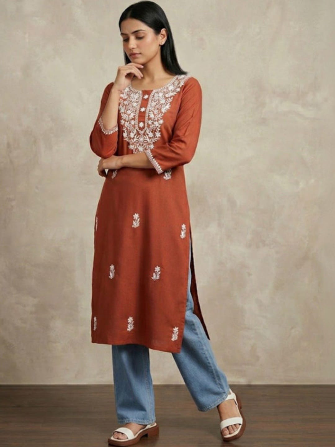 The Kurti Collection Elegant & Descriptive Lucknowi Chikan Straight-Fit Kurta