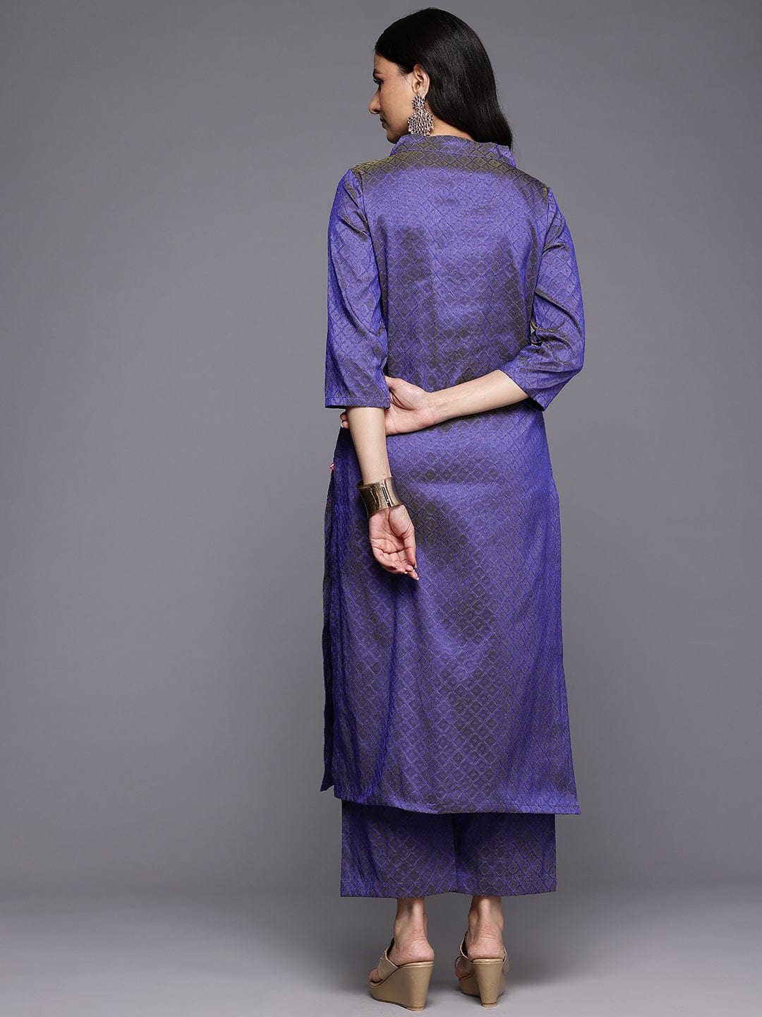 The Kurti Collection Women Blue Jacquard V Neck Kurta with Bottom