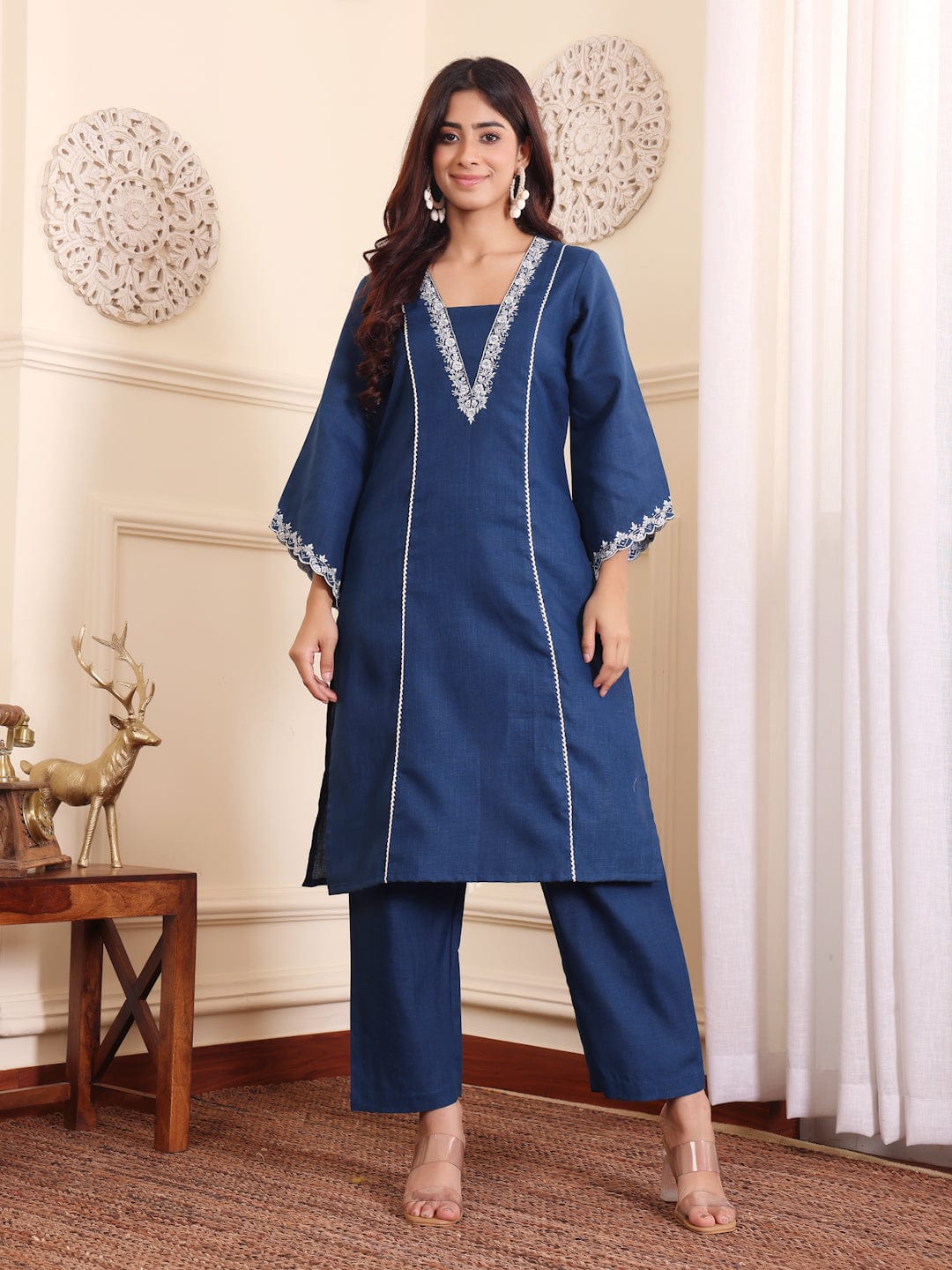 The Kurti Collection Women Navy Blue Floral Thread And Zari Embroidered Panelled Kurta With Trousers