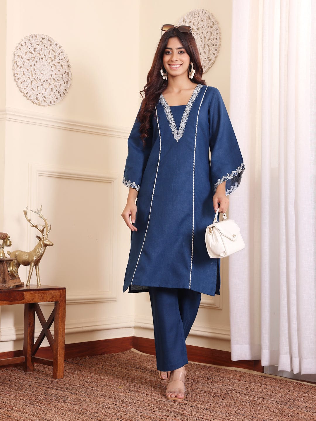 The Kurti Collection Women Navy Blue Floral Thread And Zari Embroidered Panelled Kurta With Trousers