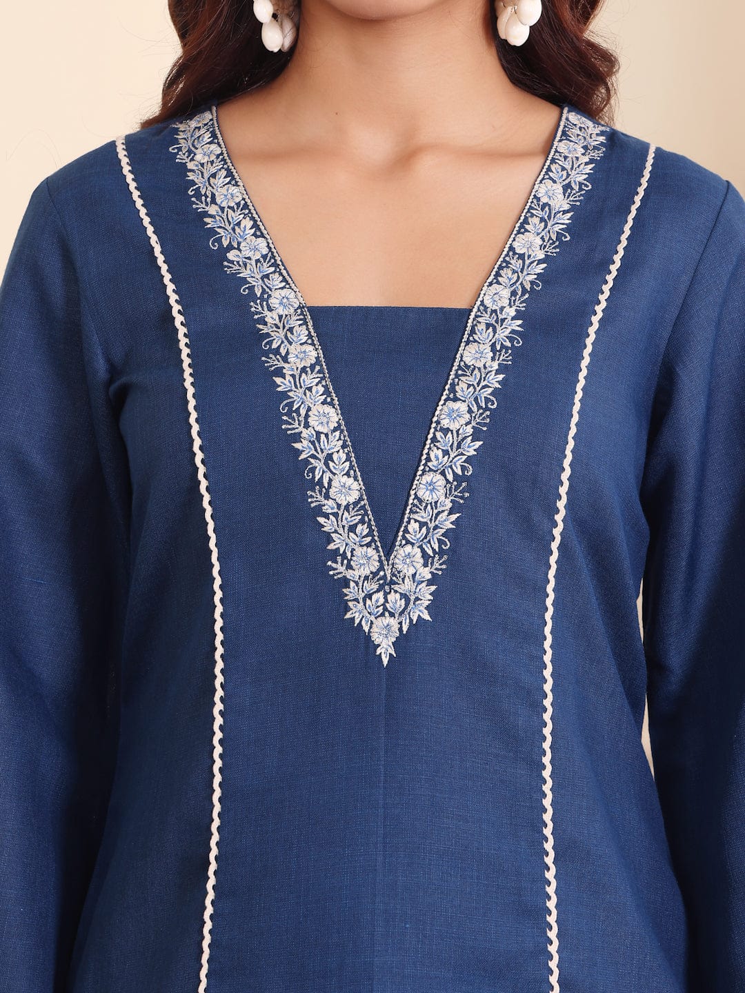 The Kurti Collection Women Navy Blue Floral Thread And Zari Embroidered Panelled Kurta With Trousers