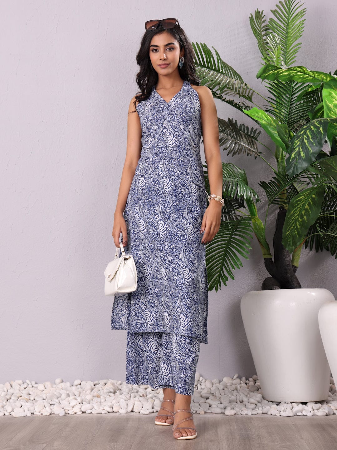 The Kurti Collection Women Paisely Printed Pure Cotton Halter Neck Kurta With Trousers