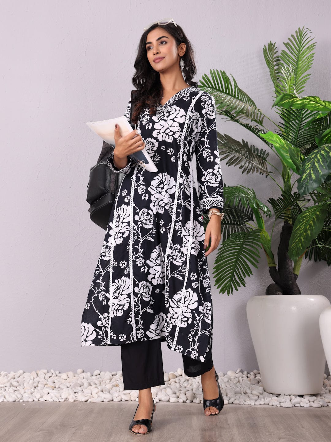 The Kurti Collection Women V Neck Bold Floral Printed With Trouser
