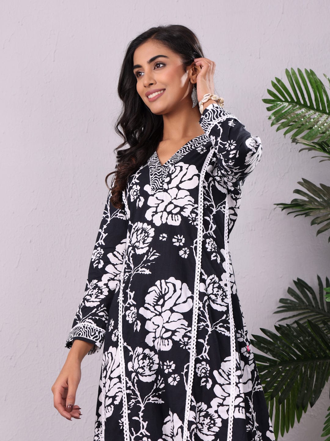 The Kurti Collection Women V Neck Bold Floral Printed With Trouser