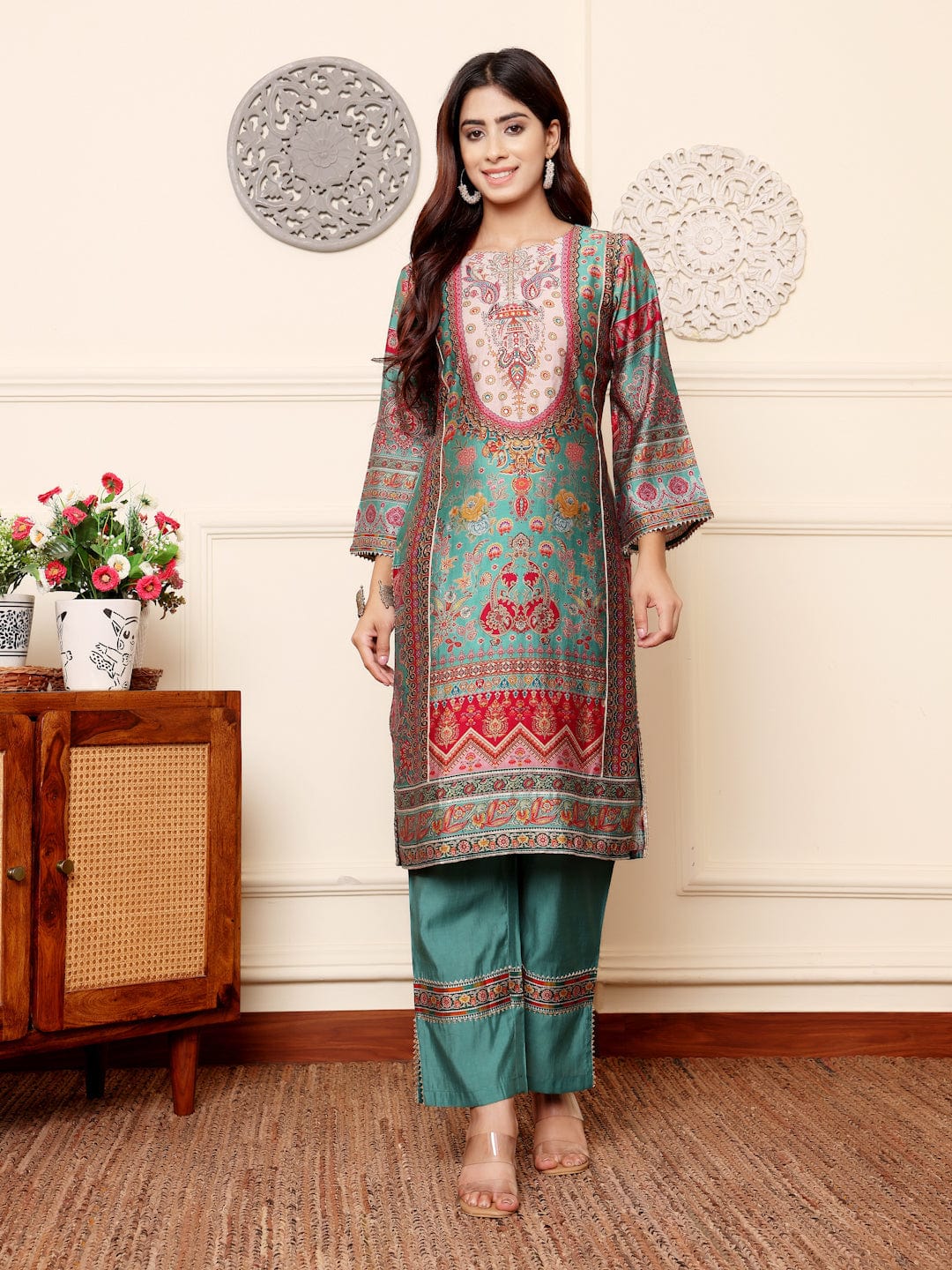 The Kurti Collection Women Green Round Neck Gotta Lace Detailed Ethnic Printed , Three Quarter Sleeve Straight Kurta With Tonal Bottom With Lace Detailing