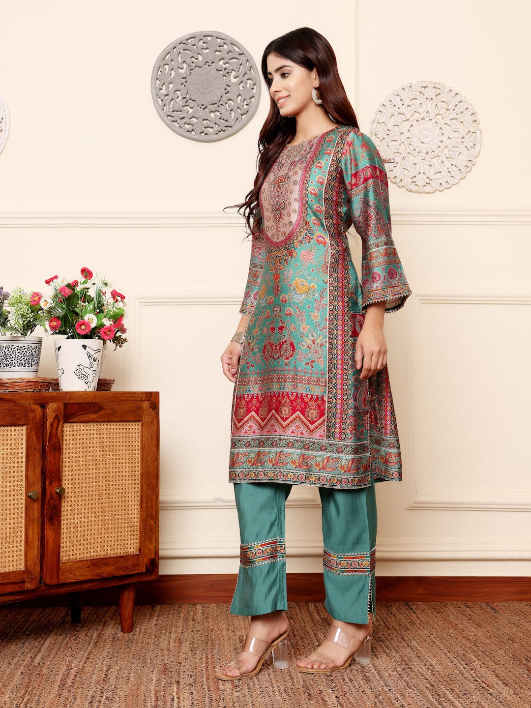 The Kurti Collection Women Green Round Neck Gotta Lace Detailed Ethnic Printed , Three Quarter Sleeve Straight Kurta With Tonal Bottom With Lace Detailing