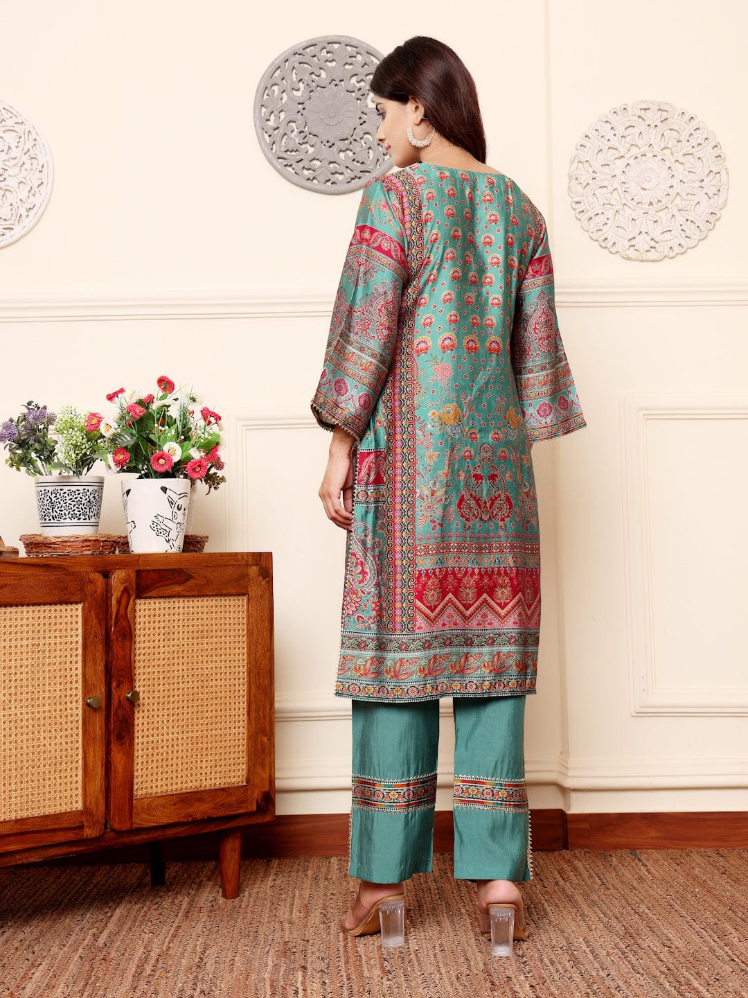 The Kurti Collection Women Green Round Neck Gotta Lace Detailed Ethnic Printed , Three Quarter Sleeve Straight Kurta With Tonal Bottom With Lace Detailing