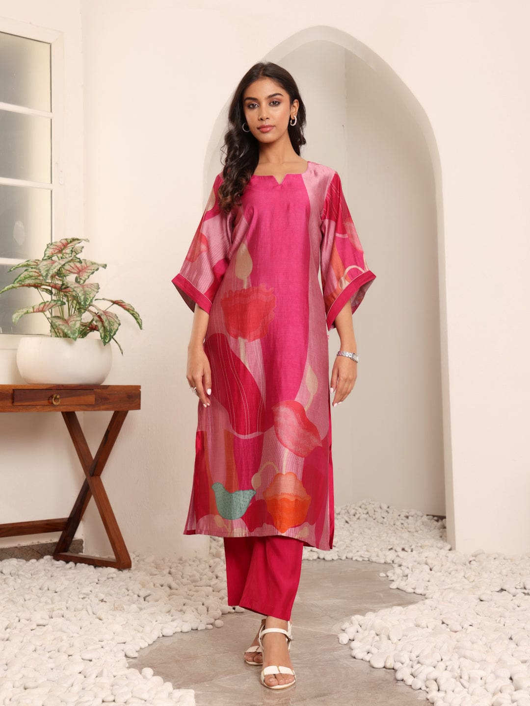 The Kurti Collection Women Fuschia Pink Abstract Printed Straight Kurta With Trousers