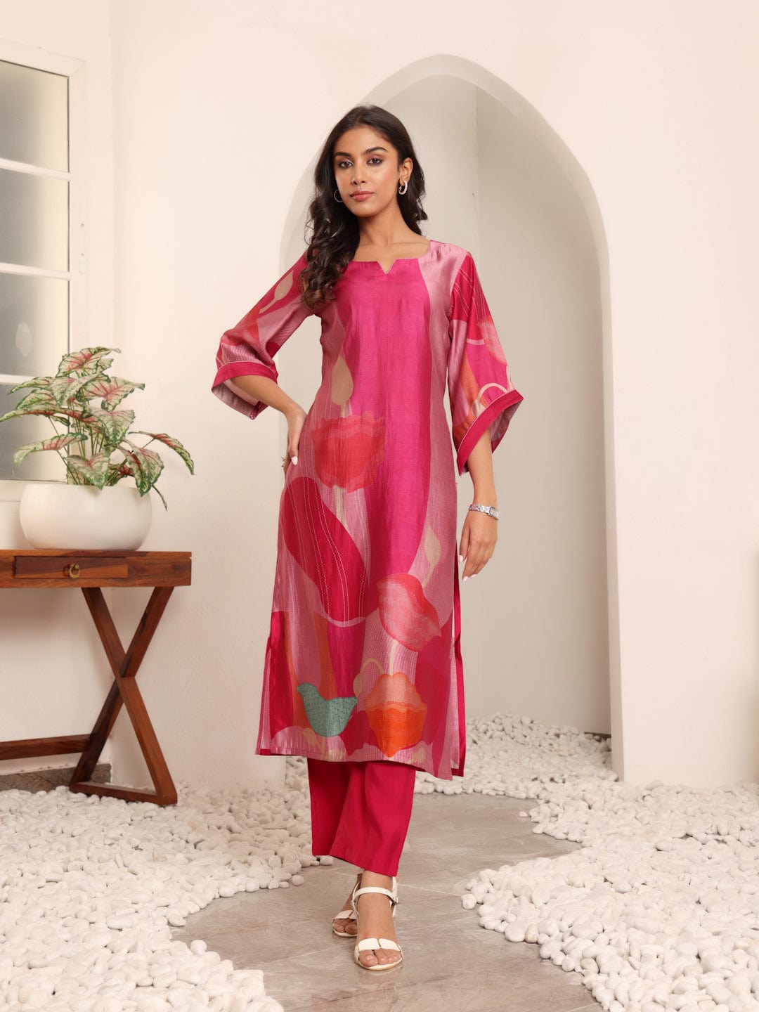 The Kurti Collection Women Fuschia Pink Abstract Printed Straight Kurta With Trousers