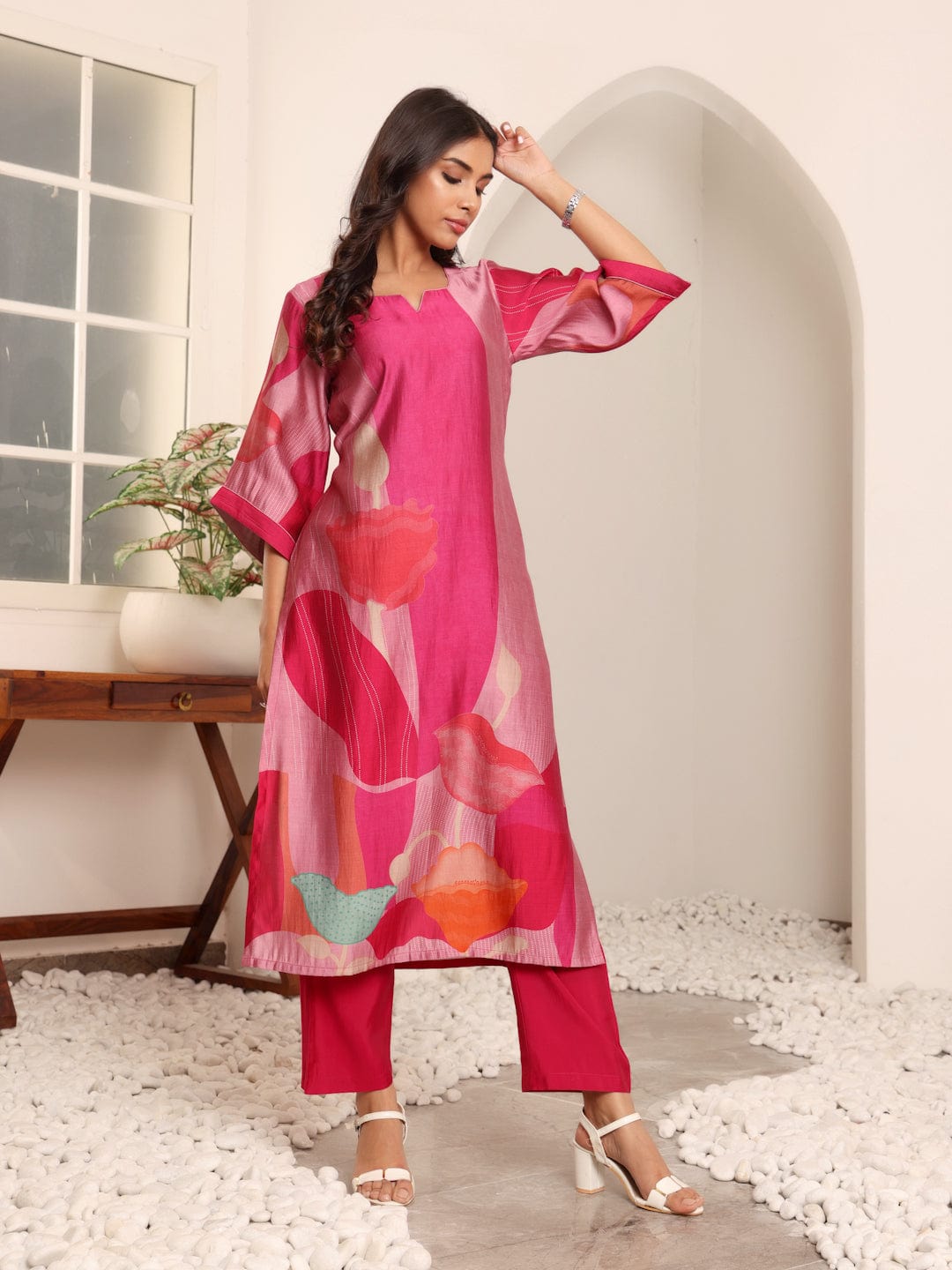 The Kurti Collection Women Fuschia Pink Abstract Printed Straight Kurta With Trousers