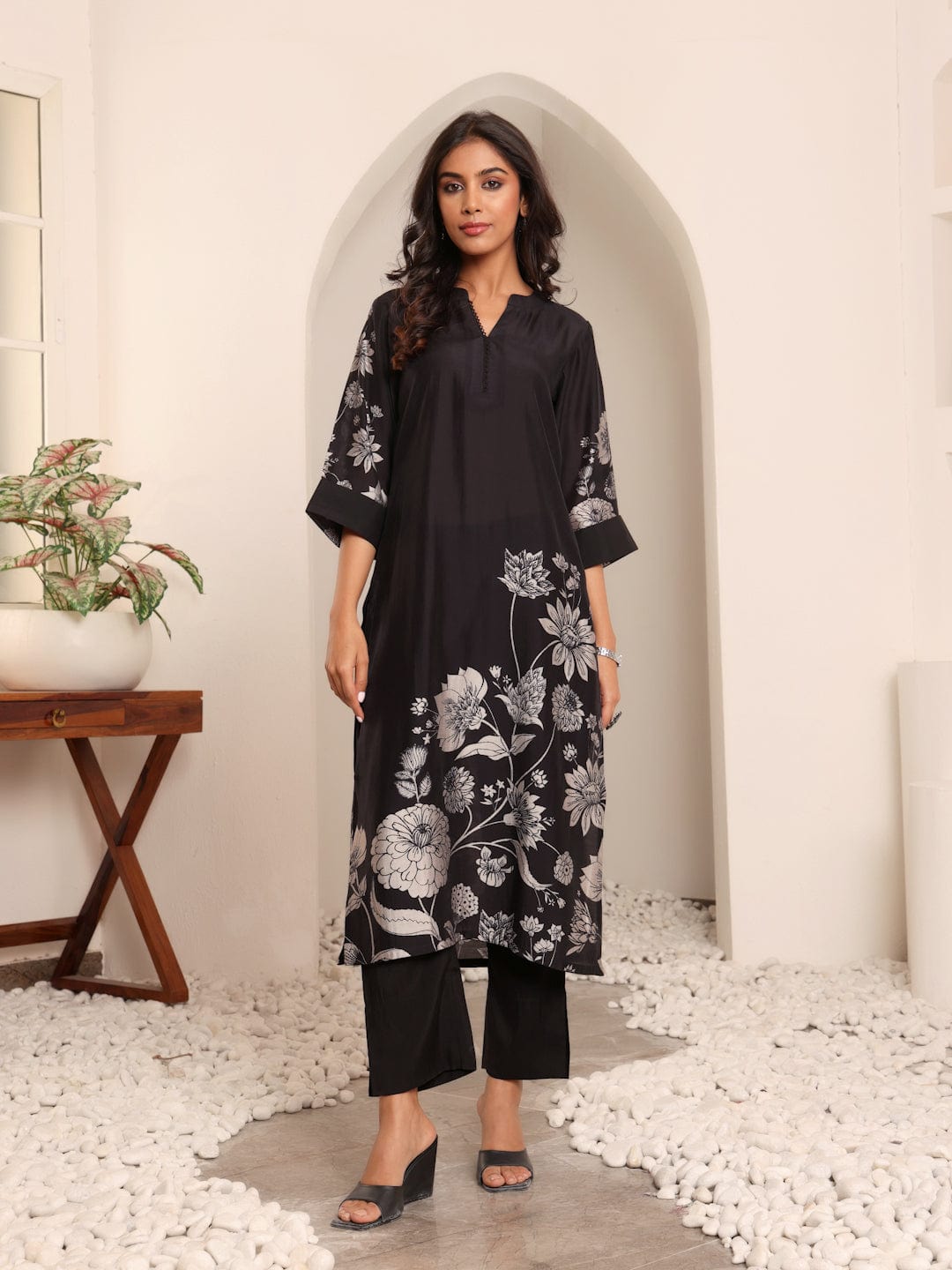 The Kurti Collection Women Black Floral Printed Kurta With Solid Trouser.