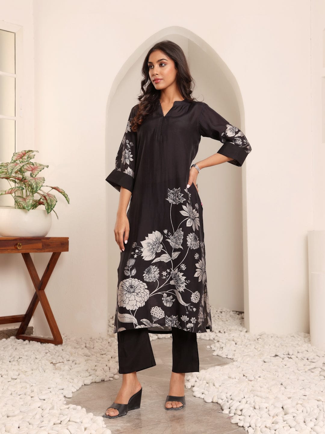 The Kurti Collection Women Black Floral Printed Kurta With Solid Trouser.
