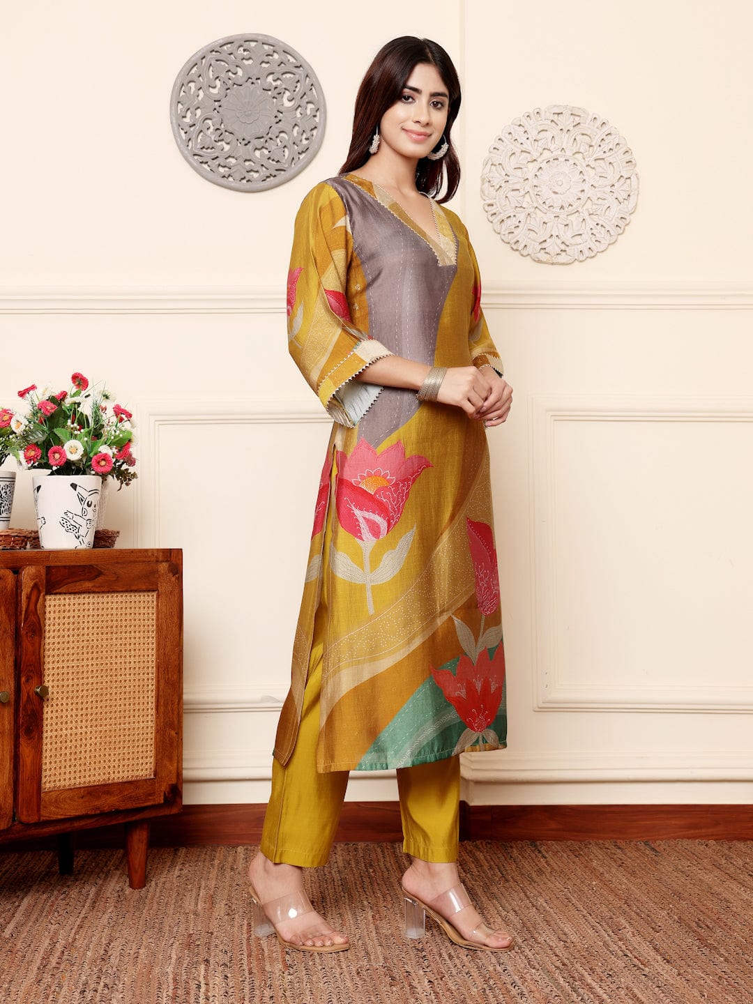 The Kurti Collection Women Olive Abstract Printed Gota Lace Detailed Kurta With Solid Trouser.