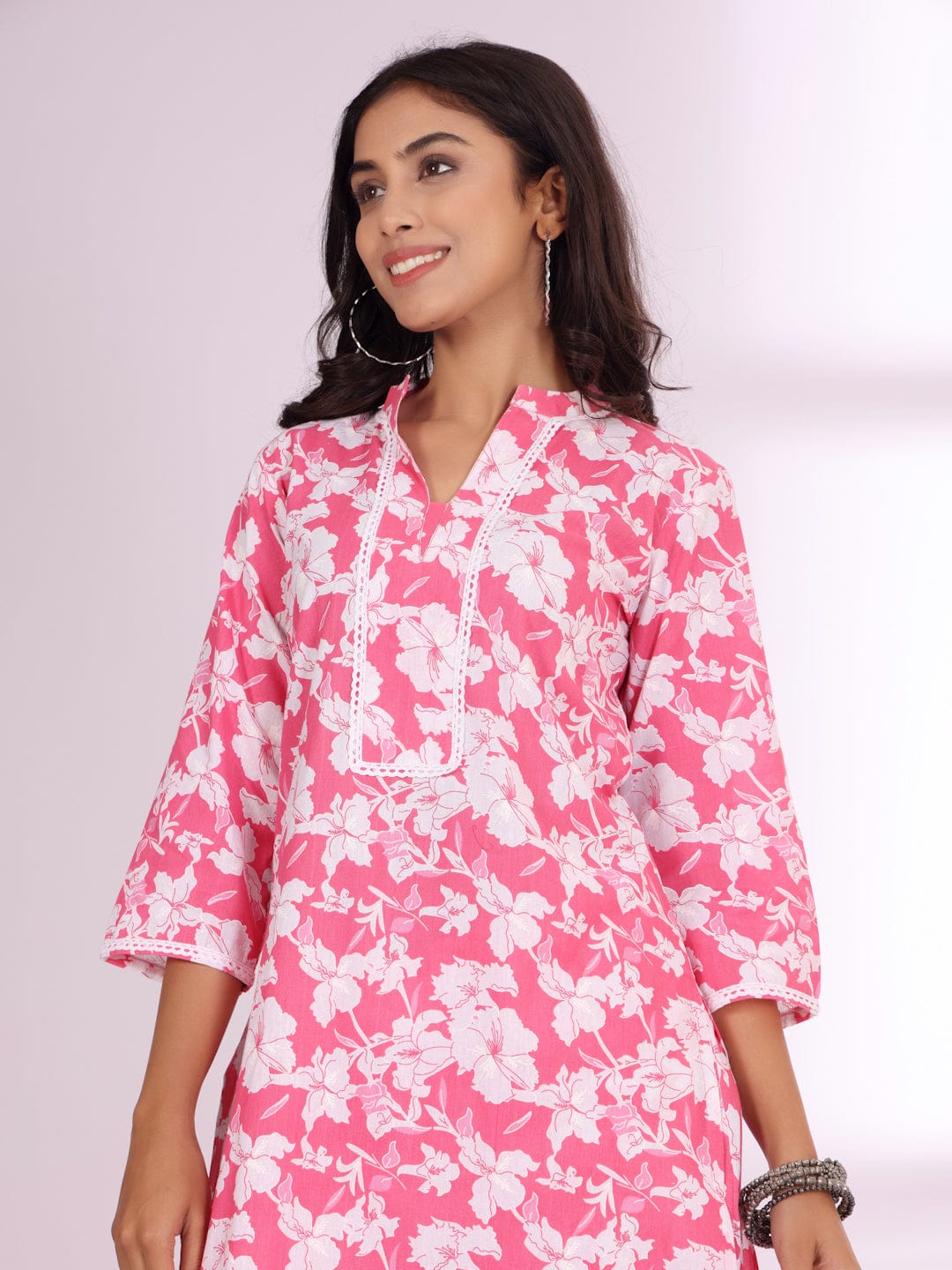 The Kurti Collection Women Floral Printed Mandarin Collar Kurta With Trouser