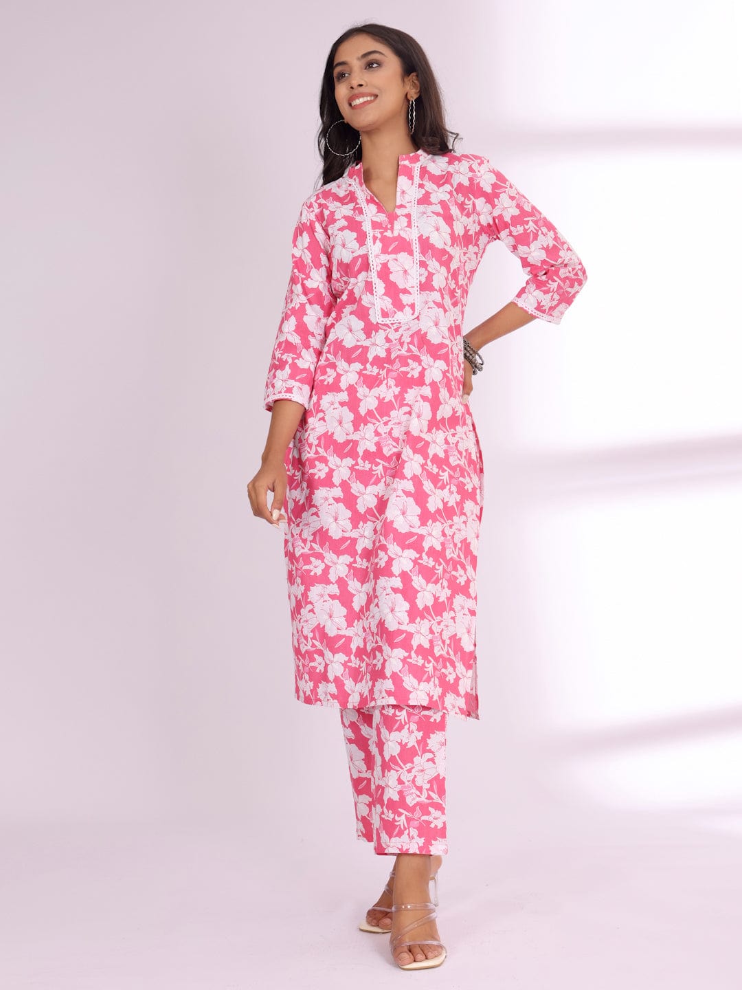 The Kurti Collection Women Floral Printed Mandarin Collar Kurta With Trouser