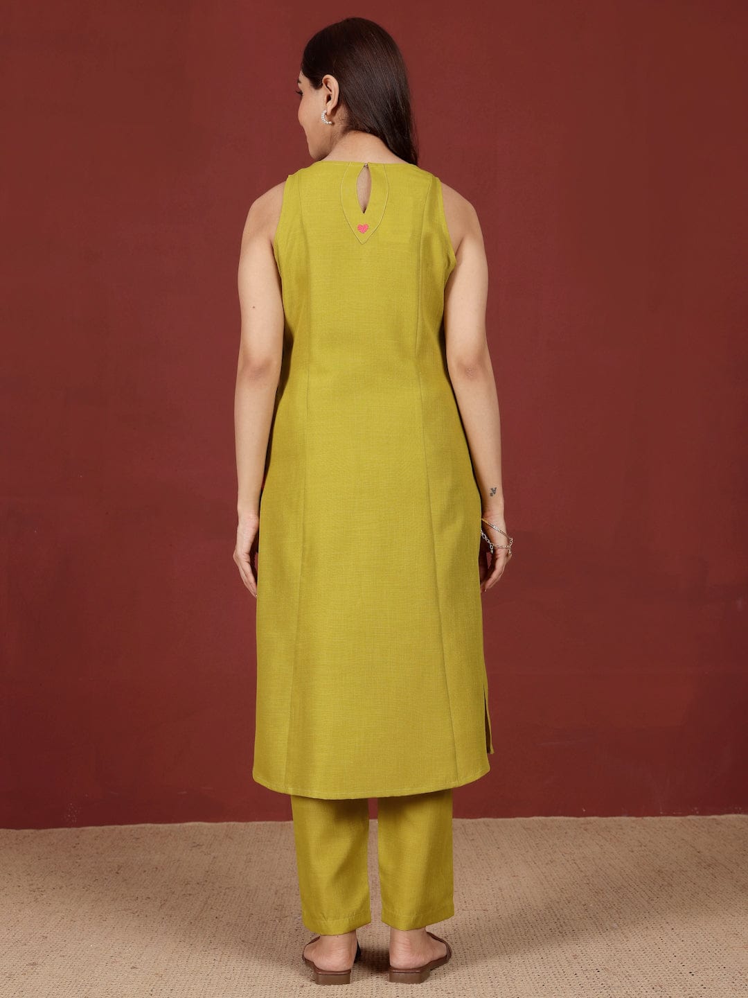 The Kurti Collection Women Round Neck Sleeveless Apple Hem, Heart Shaped Embroidered Kurta With Trouser