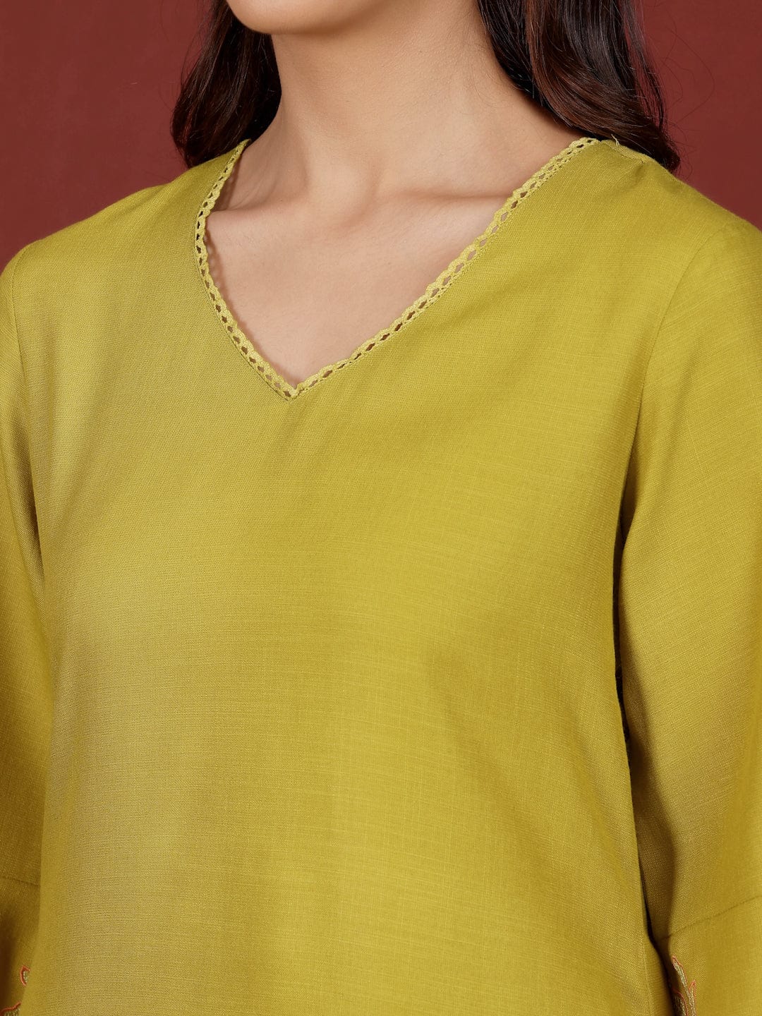 The Kurti Collection Women Floral Motif Embroidered Flared Sleeve V Neck Kurta With Trouser