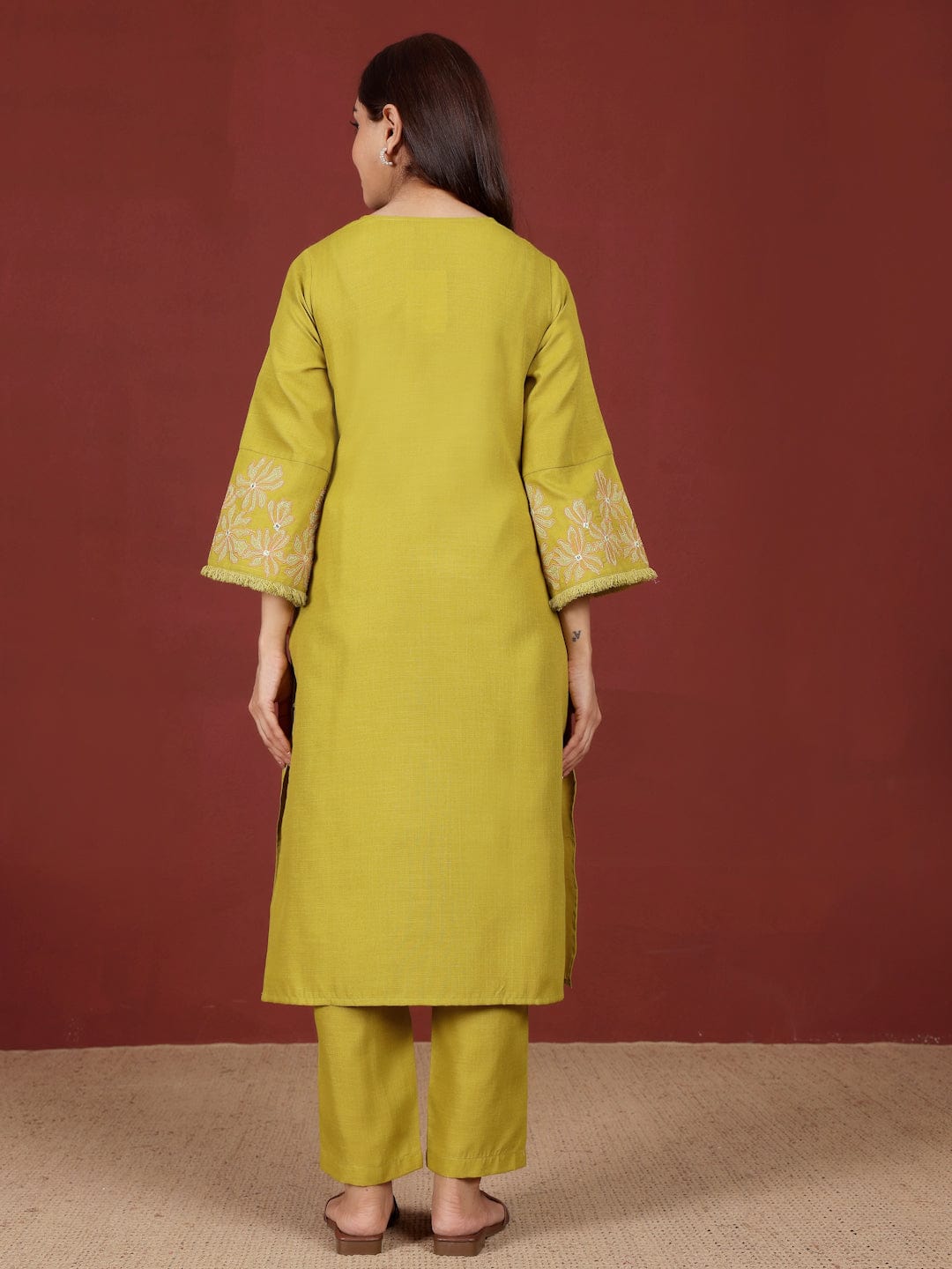 The Kurti Collection Women Floral Motif Embroidered Flared Sleeve V Neck Kurta With Trouser