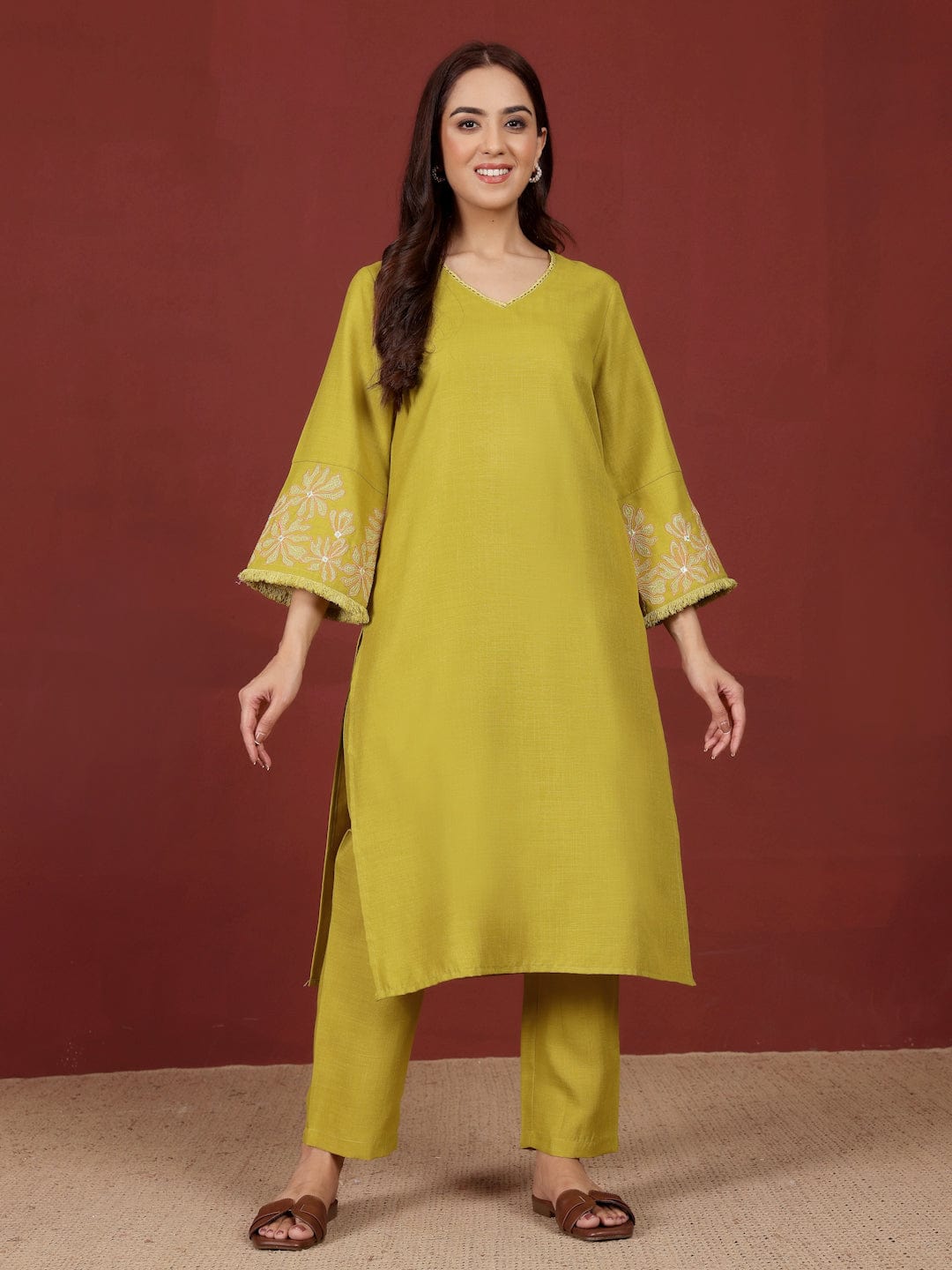 The Kurti Collection Women Floral Motif Embroidered Flared Sleeve V Neck Kurta With Trouser