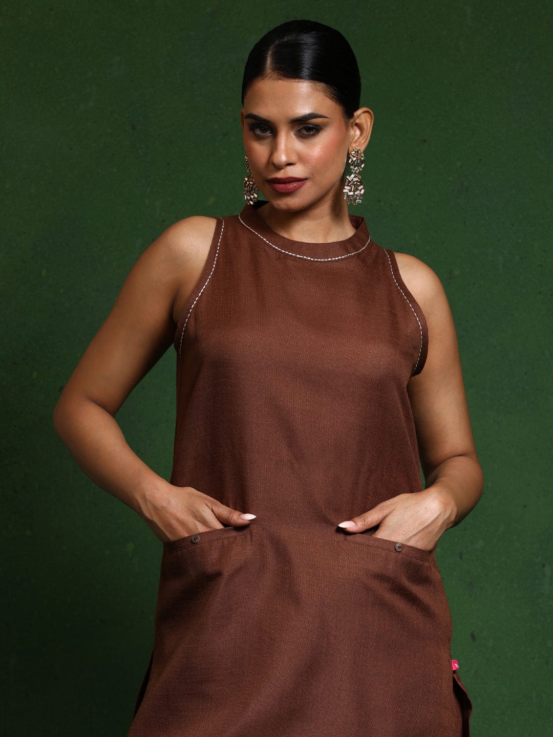 The Kurti Collection Women Round Neck Sleeveless Kurta with Trouser