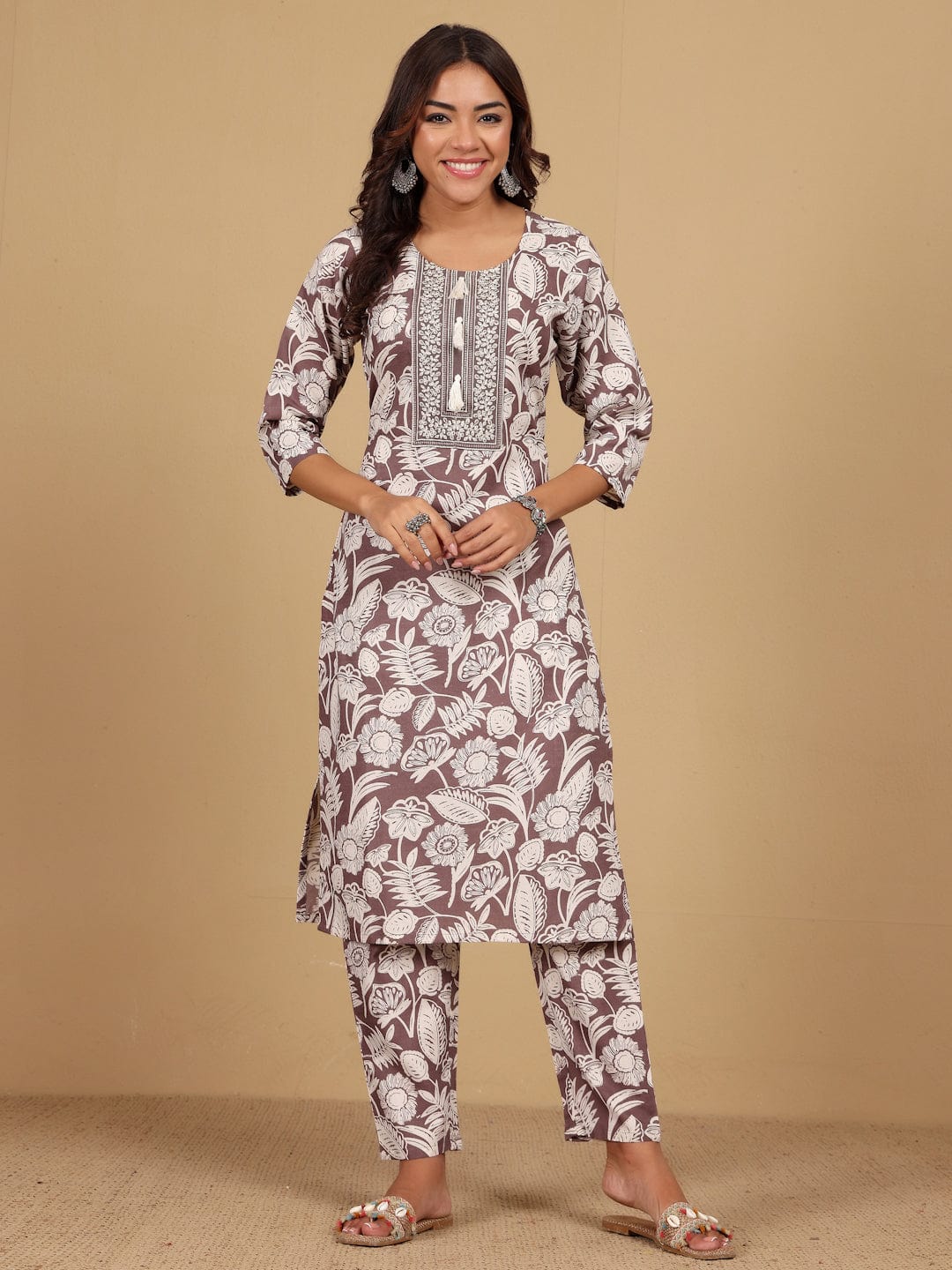KSUT Women Thread Embroidered Yoke Floral Printed Kurta with Trouser