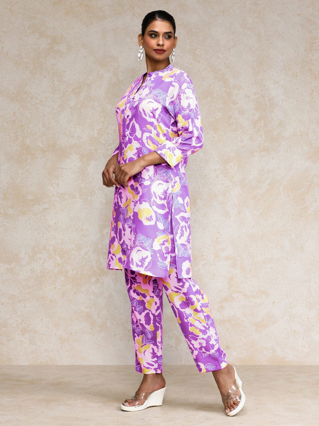 KSUT Women Abstract Printed Apple Hem Kurta with Trouser Coord Set