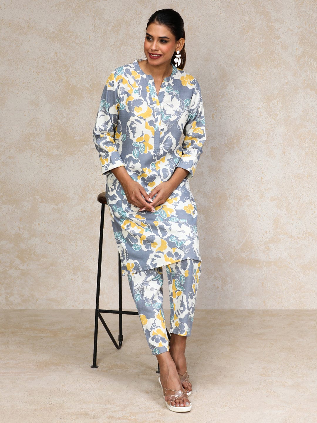 KSUT Women Abstract Printed Apple Hem Kurta with Trouser Coord Set